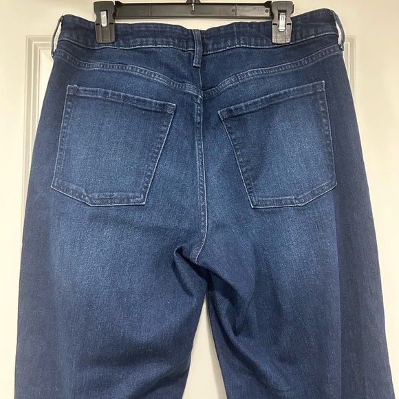 Old Navy Women’s Dark Blue Relaxed Jeans - Picture 3 of 4